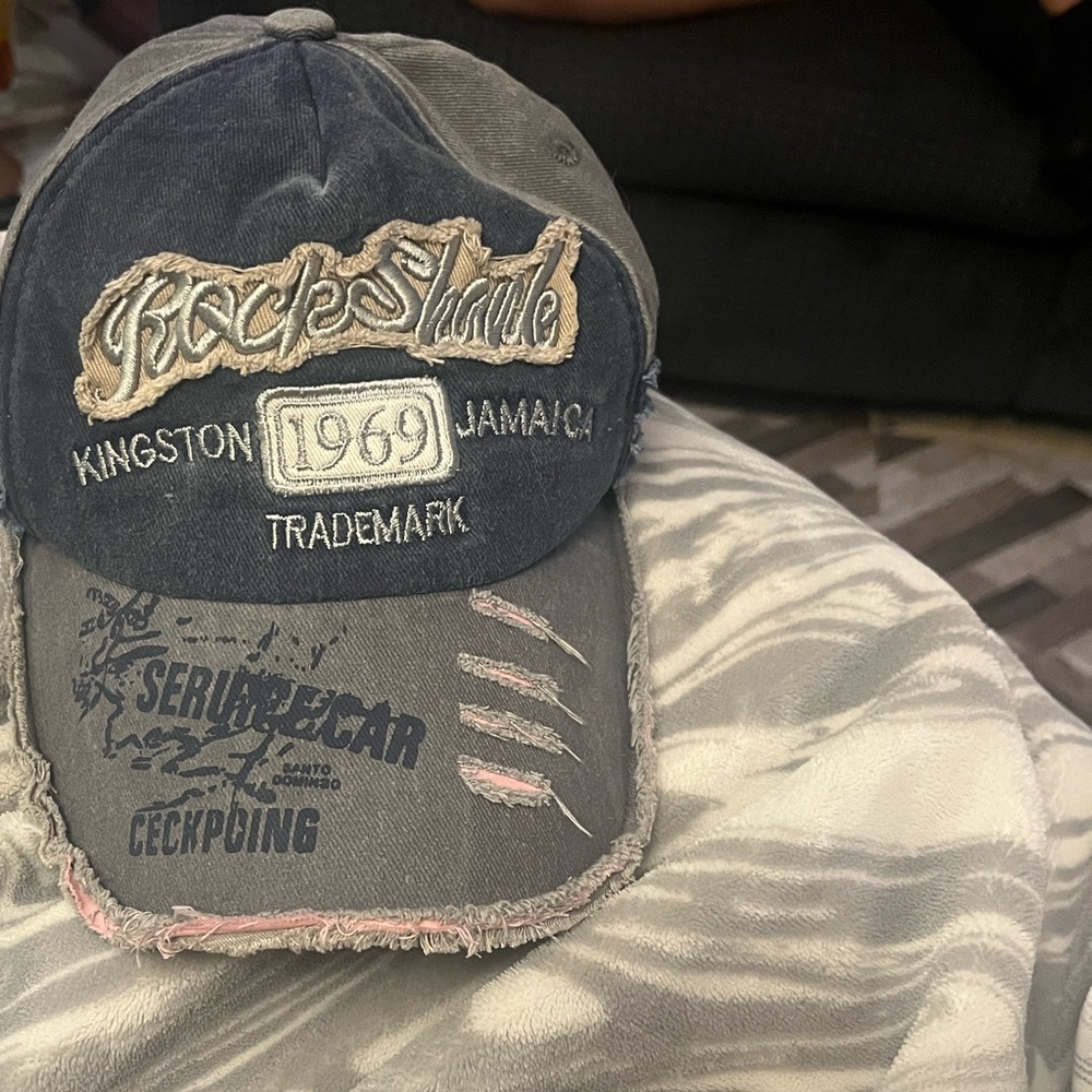 SHEIN Black and Pink Distressed Cap